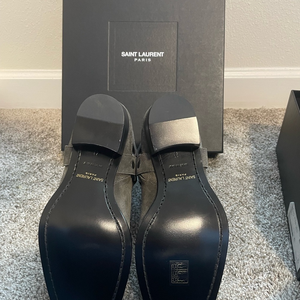 *Rare Color* YSL Wyatt 40 Harness boot Brand New suede size US 8. Retail $1,265. - Picture 3 of 6